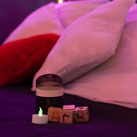 Love Room Avec Balneo Toulon Exterior photo