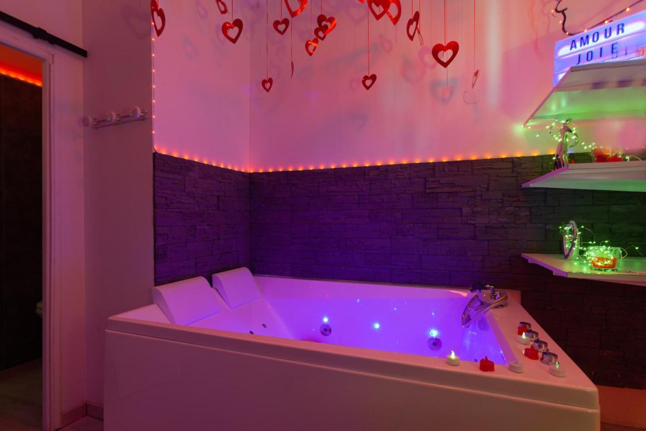 Love Room Avec Balneo Toulon Exterior photo