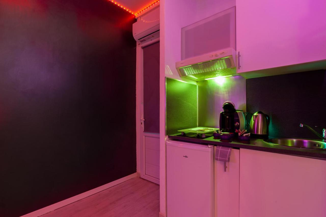 Love Room Avec Balneo Toulon Exterior photo