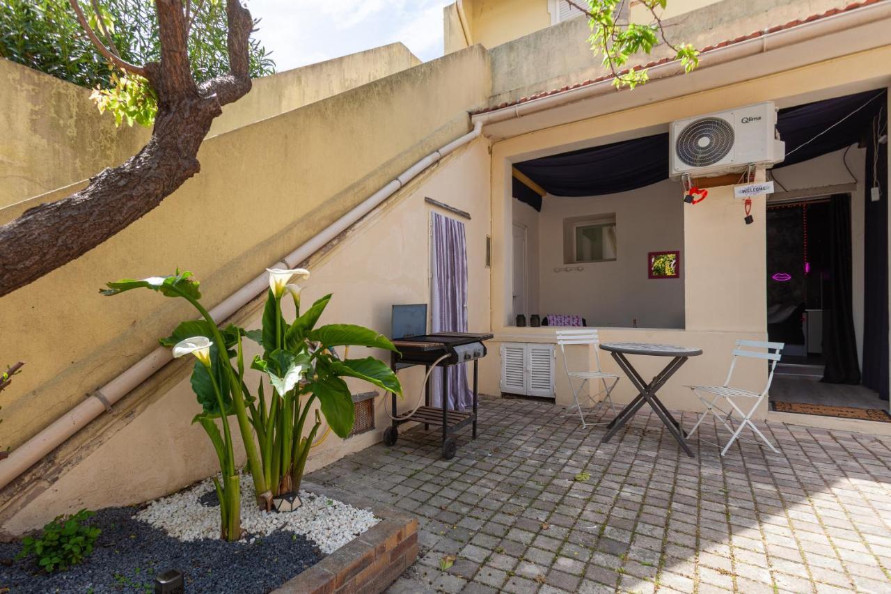 Love Room Avec Balneo Toulon Exterior photo