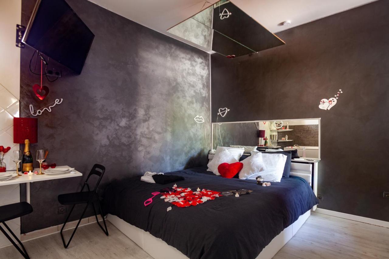 Love Room Avec Balneo Toulon Exterior photo
